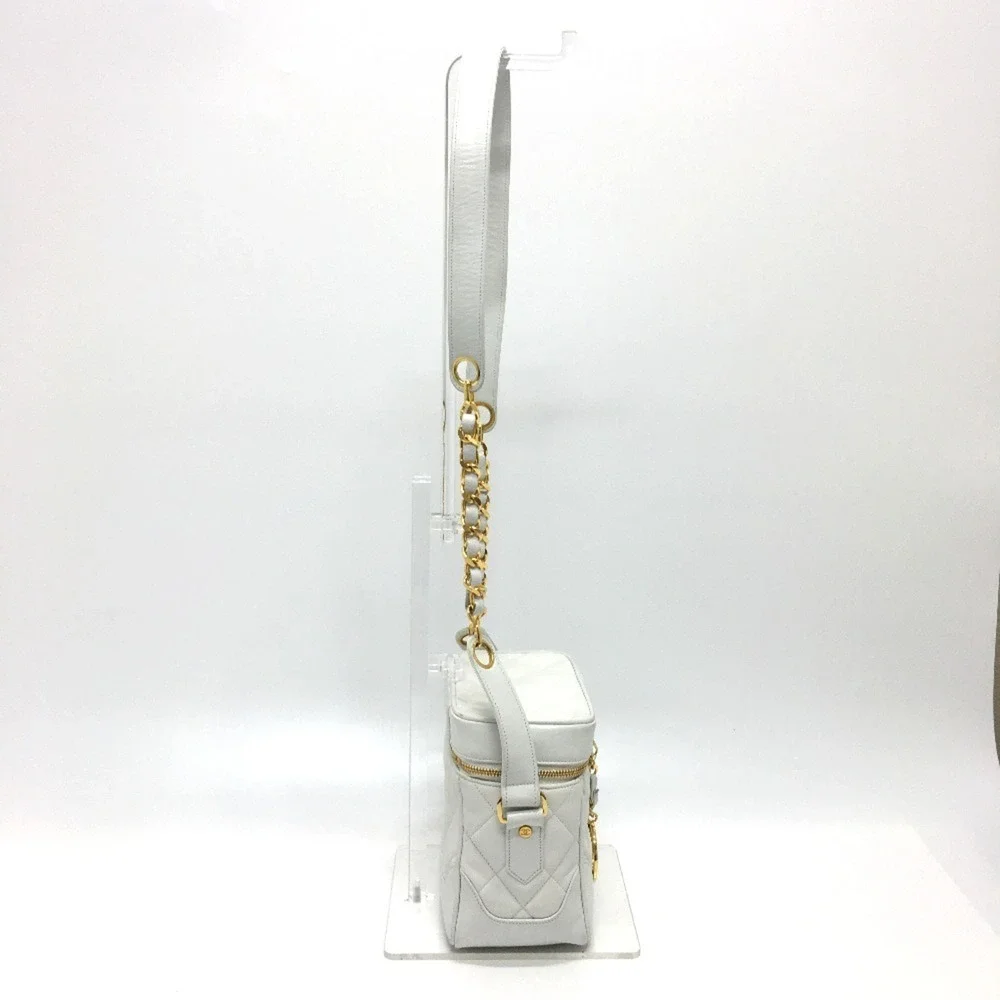 CHANEL White Shoulder Bag